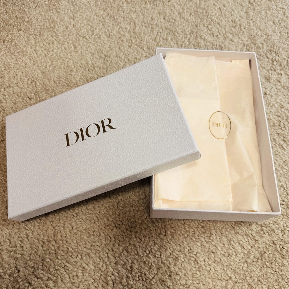 DIOR WHITE EMPTY GIFT BOX AUTHENTIC SMALL 9.5” X 6” X 2.5” W/ TISSUE